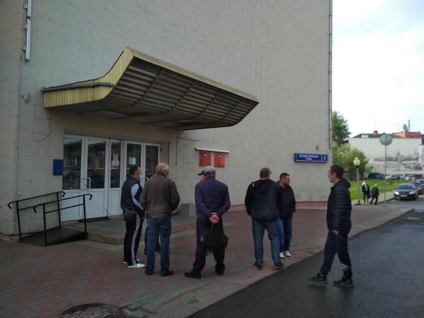 Сотрудники ТТП попытались прорваться в мэрию Орла 