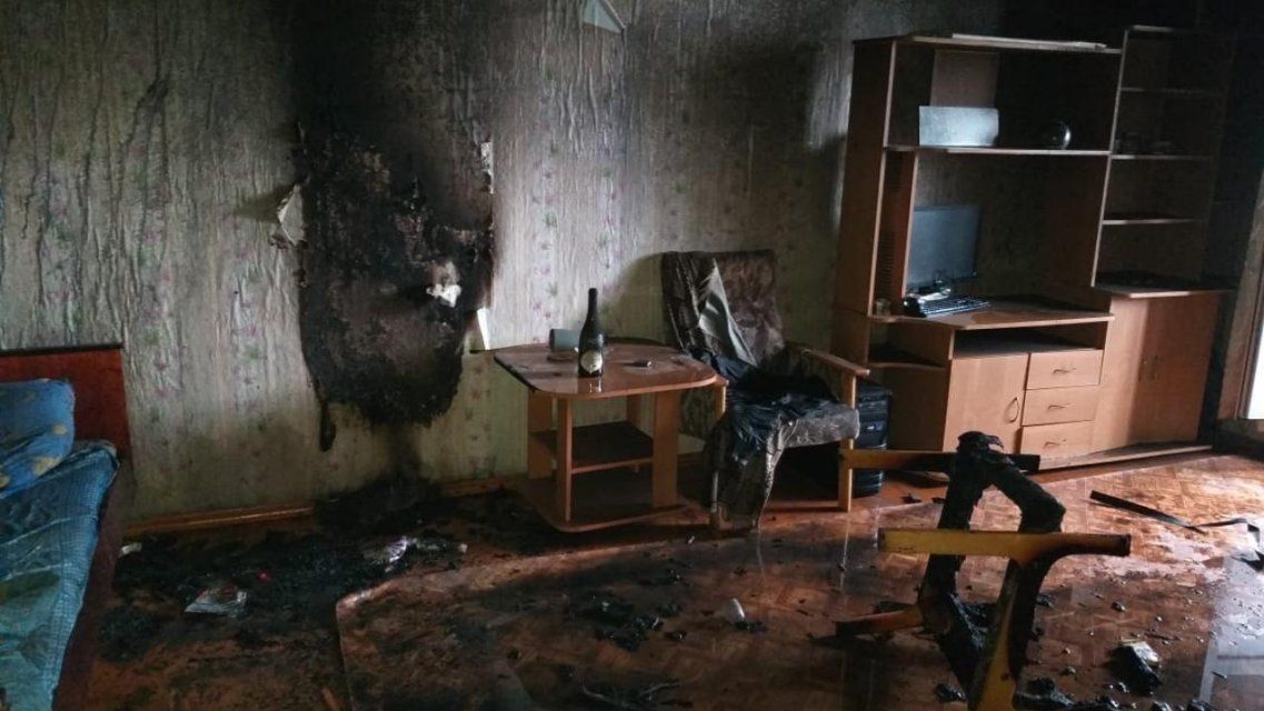 Нетрезвый курильщик оказался в больнице, устроив пожар во мценской многоэтажке