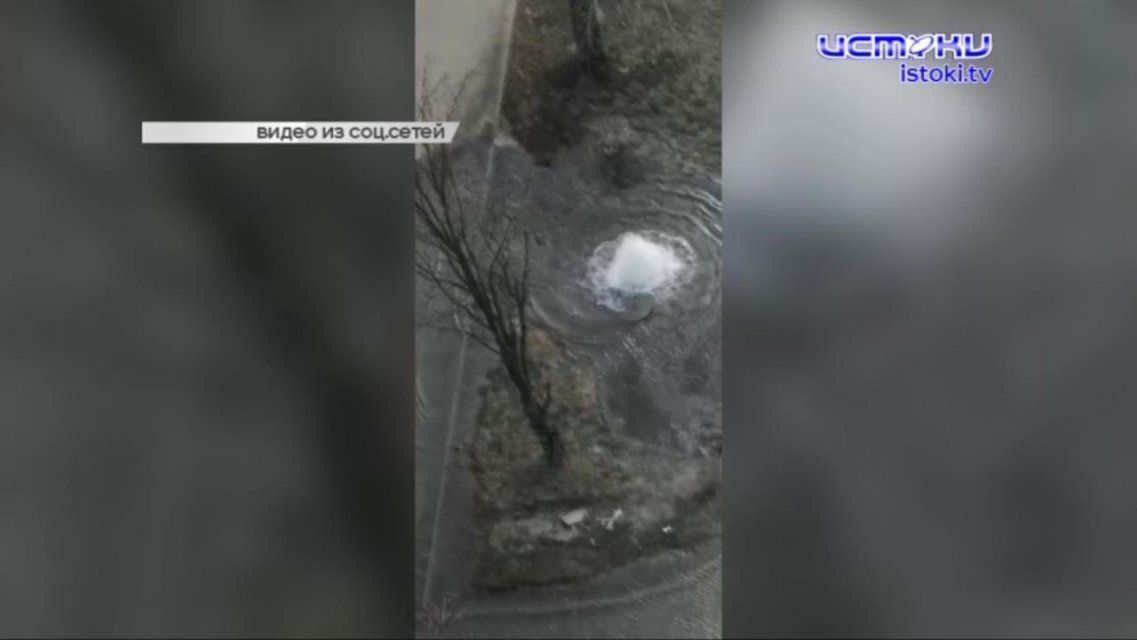 Видео: в Северном районе Орла бил фонтан из прорванной трубы