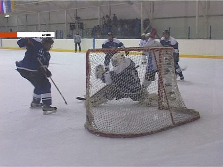 Первые игры в рамках Юниорской хоккейной лиги