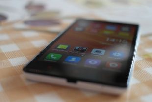 В Орловском районе мужчина похитил из дома местной жительницы два телефона и продукты