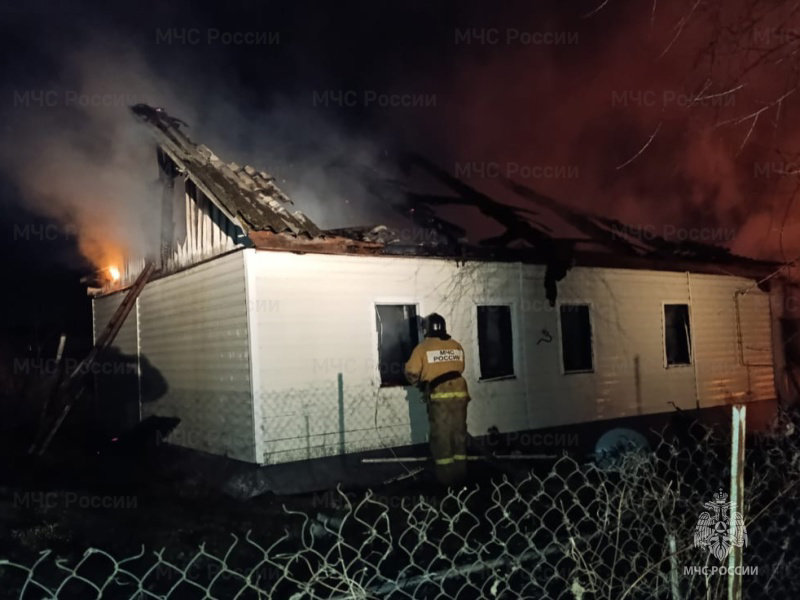 В Орловской области короткое замыкание стало причиной пожара дома