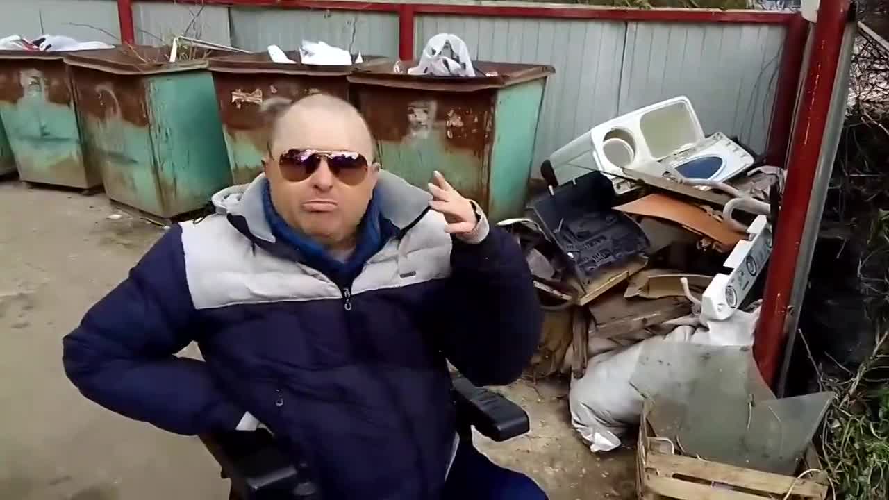 Инвалид-колясочник призвал главу Мценска Николая Кочетаева разобраться с мусорной проблемой