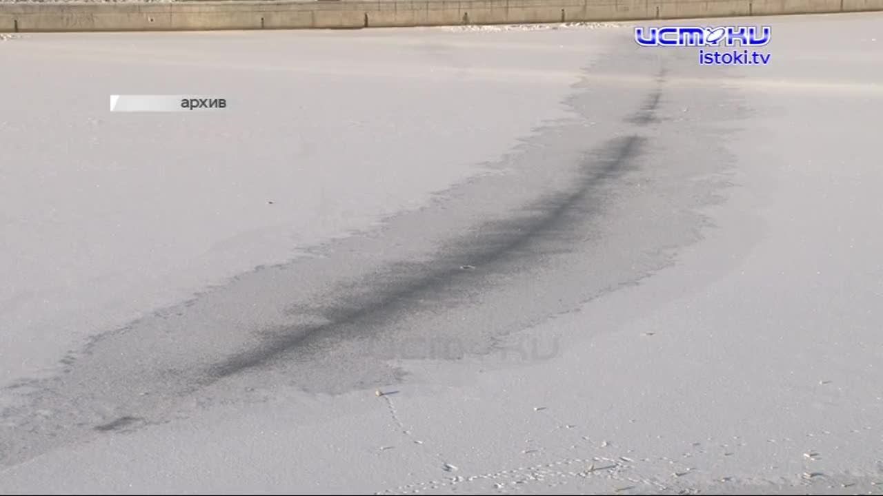 Запретные знаки игнорируют. Владельцы мотоциклов и снегоходов несмотря не бесконечные предупреждения выезжают на лед. Сотрудники двух ведомств провели...