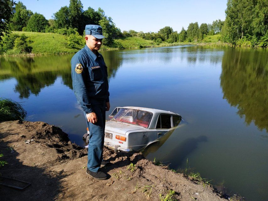 В Орловской области легковушка угодила в водоем