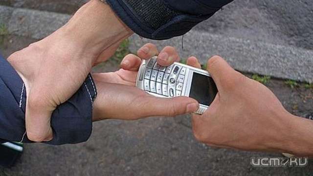 В Ливнах задержали мужчину, похитившего у ребенка телефон 