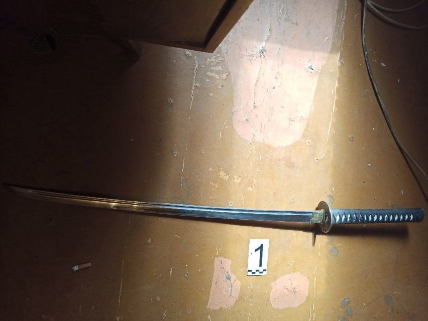 В Орле на ул. Достоевского мужчина убил приятеля, вонзив ему в сердце японский меч