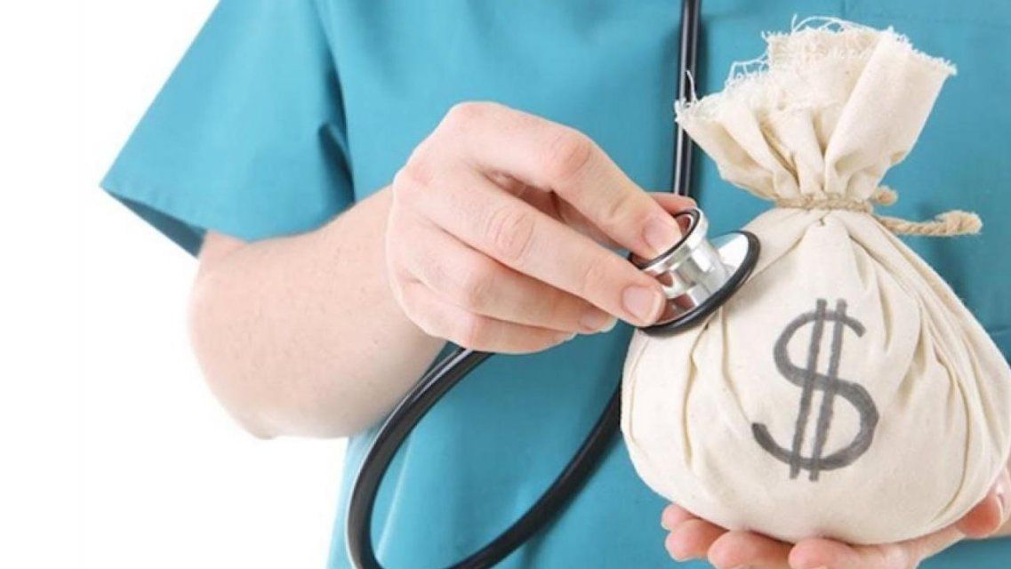 Орловским медикам и соцработникам выплатили почти 100 млн рублей за май