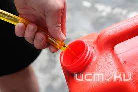 Орловчанин при заправке автомобиля предприятия похитил часть бензина для личных нужд