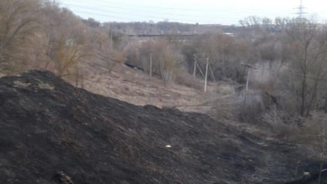 На Орловщине начала гореть сухая трава: накануне потушили девять очагов