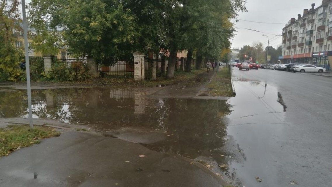 В мэрии Орла рассказали, как будут бороться с водной преградой возле школы № 24