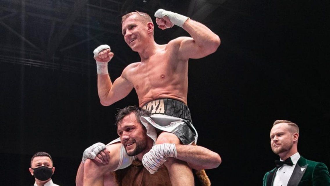 Орловский боксер Трояновский побил француза в Минске