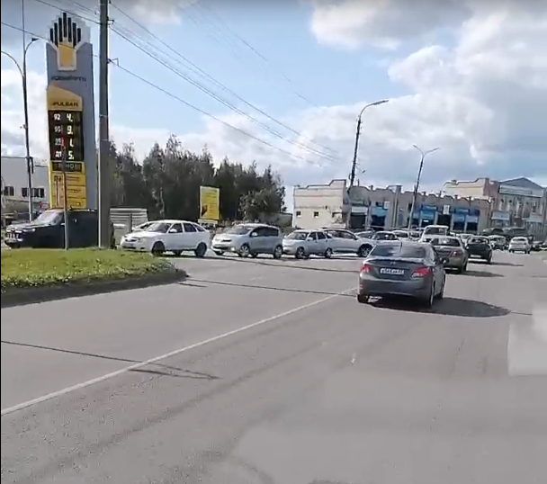 Орловская мэрия объяснила закрытие автозаправок и очереди на них 