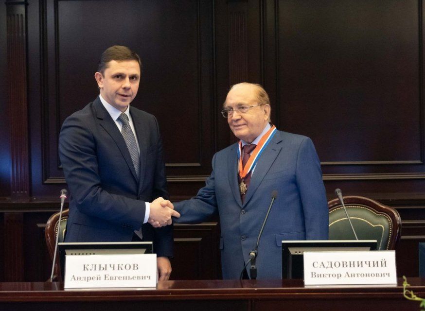 У ректора МГУ теперь есть орловский памятный знак 