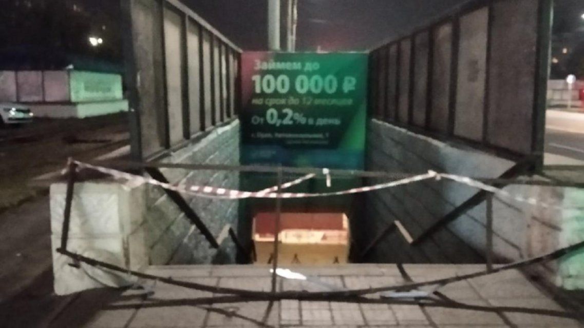 В Орле подземный переход возле автовокзала пострадал из-за грузовика