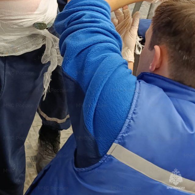 В орловской школе ученику пробило бедро крюком, закрепленным на парте