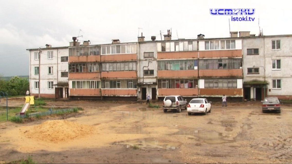 Дети упали в ров: ремонт дворов под Орлом создал массу проблем и чуть не обернулся трагедией