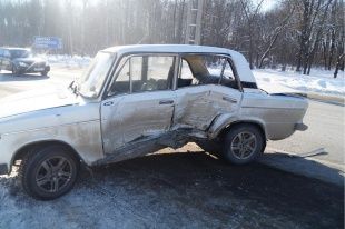 Под Орлом минивэн "Фольксваген" врезался в «шестерку»