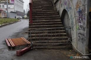 В Орле на Красном мосту обрушилась секция ограждения