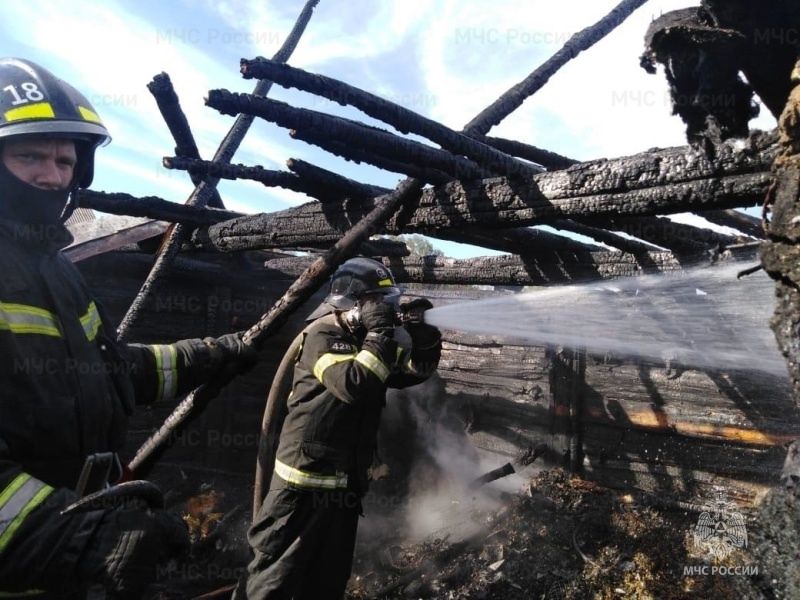 Орловский пенсионер получил ожоги при попытке потушить пожар в хозпостройке