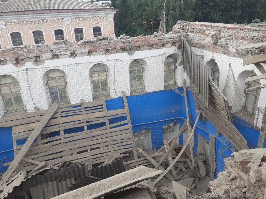 По факту обрушения крыши в техникуме в Болхове завели дело