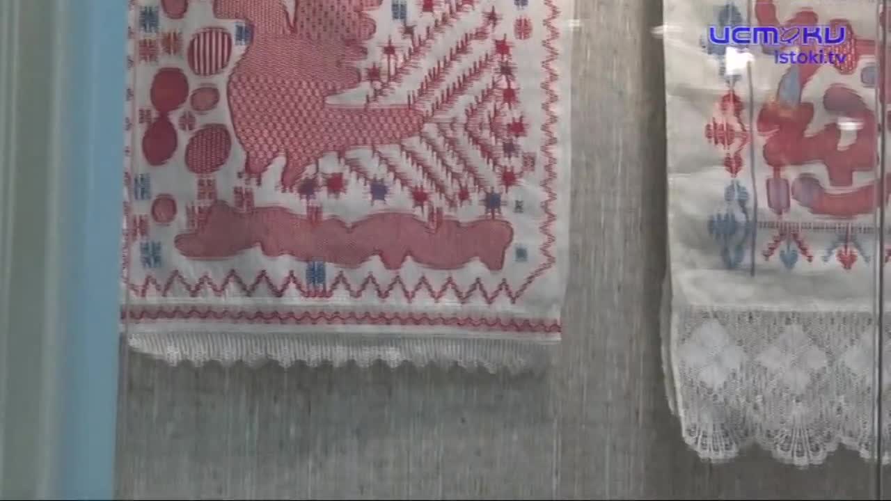 Ёлку и залы оформили в русском народном стиле. Орловская школа изобразительных присоединилась к уникальному проекту «Ёлки России – 2022»