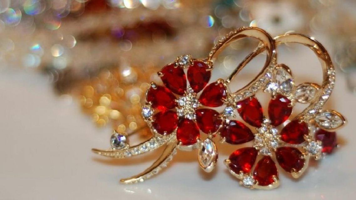 Орловчанка украла у подруги украшения, а на вырученные деньги купила алкоголь