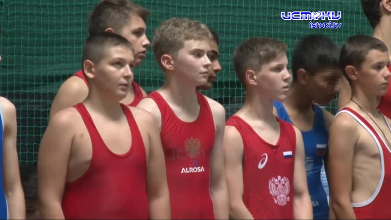 250 спортсменов сразились в схватках на татами. Сильнейших из соседних областей привлек традиционный Кубок Губернатора Орловщины по вольной борьбе