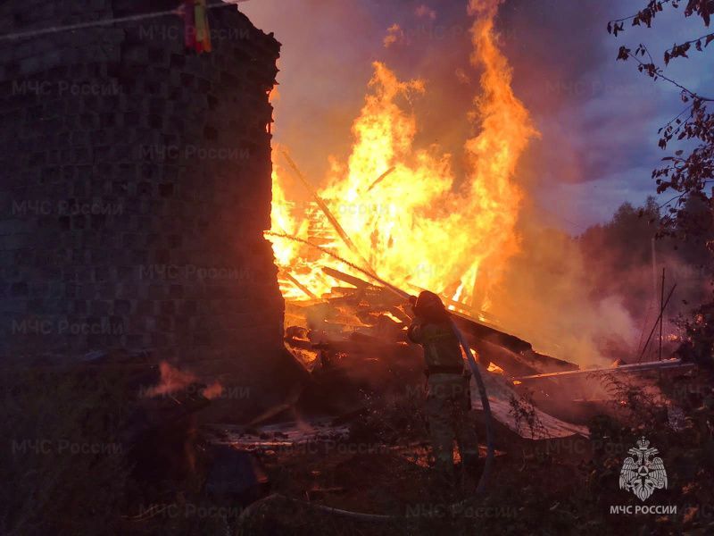 Сегодня утром в Новосиле горел жилой дом