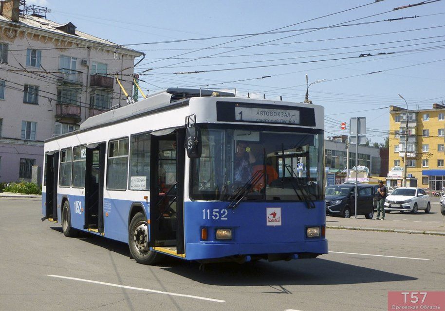 Фотофакт: на улицах Орла появился первый из подаренных Москвой троллейбусов