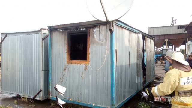 В Новодеревеньковском районе горел строительный вагончик