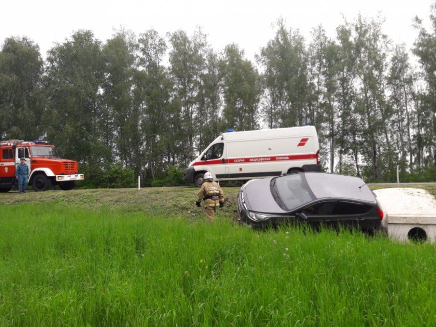 «Хендай» слетел в кювет с трассы Орел — Тамбов под Ливнами 