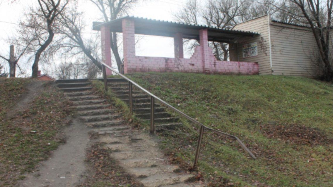 Орловчане травмируются на подходе к остановке возле ДОСААФ