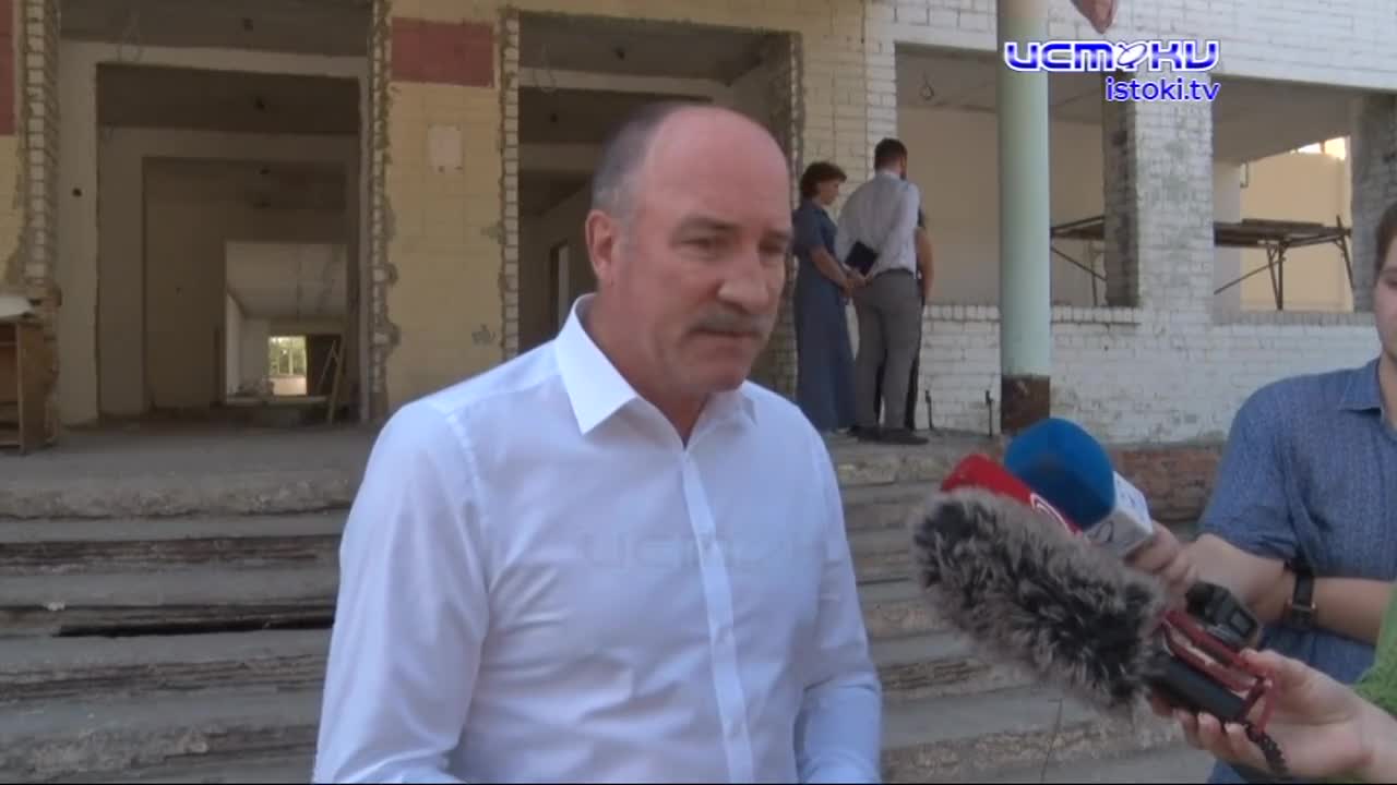 "Ощущение, что проект составляли студенты". Говорят представители подрядчика, который сейчас капитально ремонтирует 32- орловскую школу