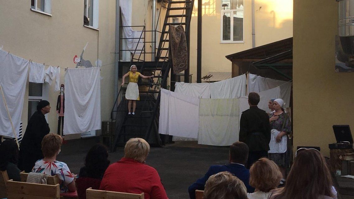 Фоторепортаж: «Свободное пространство» представило премьеру под открытым небом