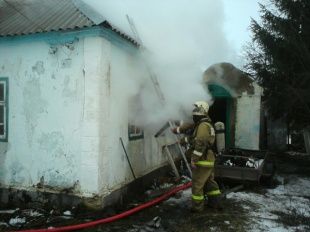 Два человека погибли в Орловской области за день: один — в огне, другой — в воде