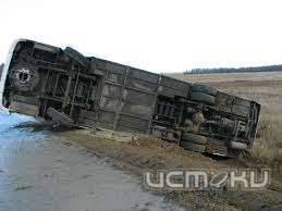 В Урицком районе перевернулся автобус