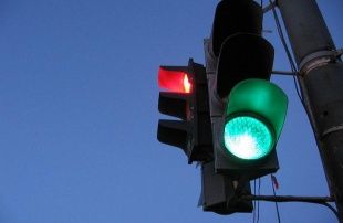 На пересечении переулка Маслозаводского и улицы Комсомольской изменился режим работы светофора