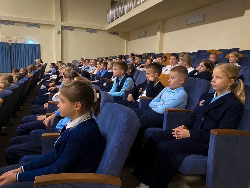 В новой самой большой школе орловского региона прошел кинолекторий
