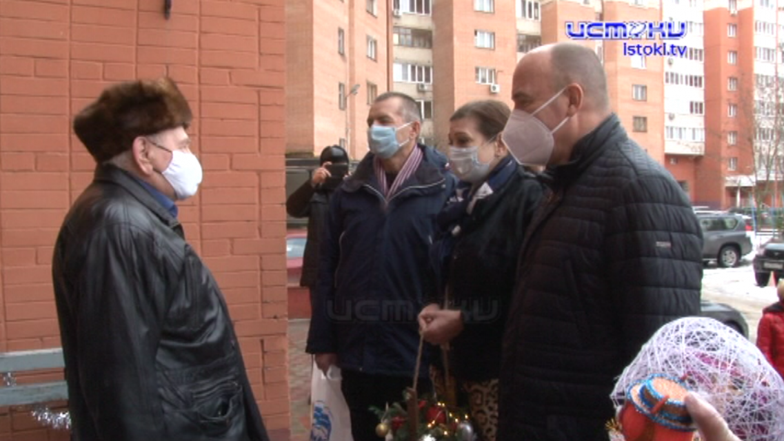 Орловские парламентарии поздравили с Новым годом ветеранов Великой Отечественной войны