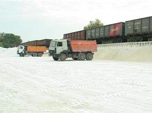 Поселок Малая Саханка: зимой снег, летом мел 
