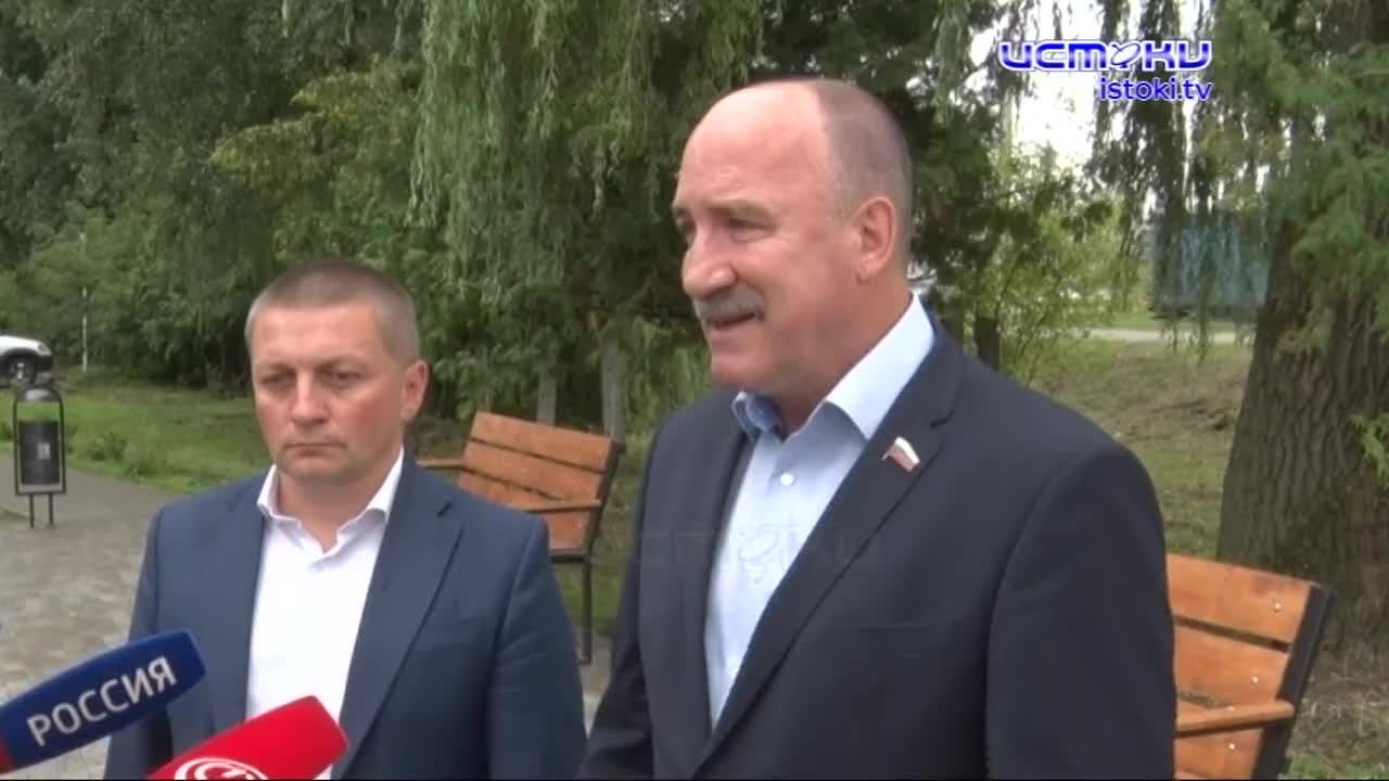 Выездное заседание народных избранников. Областные депутаты посмотрели как благоустраивается село Звягинки