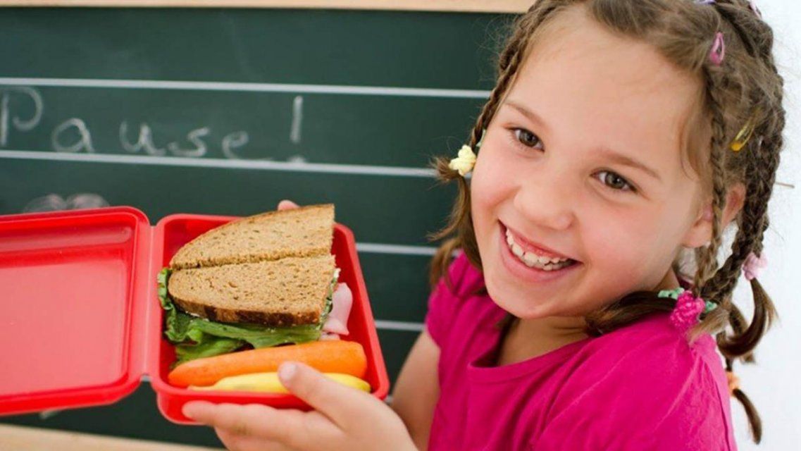 Всего 2 пункта: орловчанам рассказали, как получить сухпаек на школьника