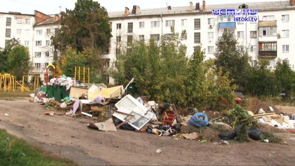 Орловские власти и «Зеленая роща» так и не решили, кто должен убирать контейнерные площадки