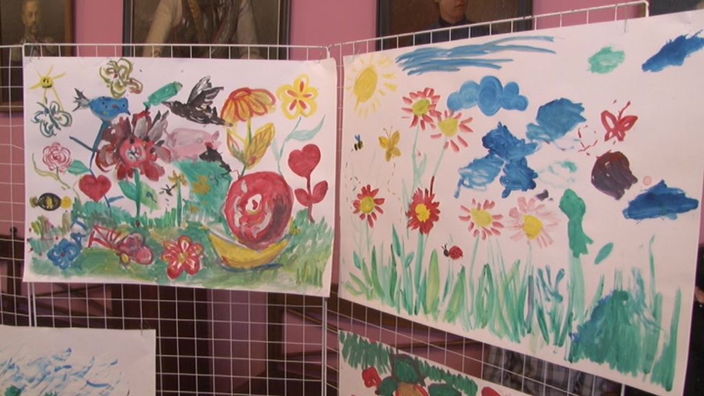 Фоторепортаж: Орел впервые присоединился к акции, посвященной проблемам аутизма