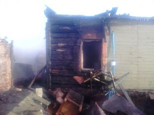 В Орле подожгли дачу, в районе сгорел жилой дом. Сводка МЧС