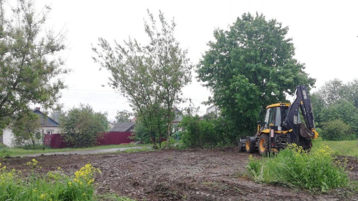 Жители Лужков за свой счет оборудуют детскую площадку