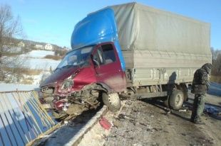 В Урицком районе дорогу не поделили Валдай и иномарка