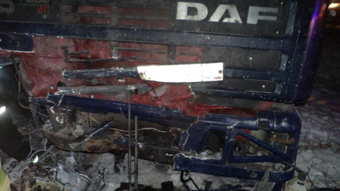 Под Орлом водитель легковушки погиб, столкнувшись с фурой