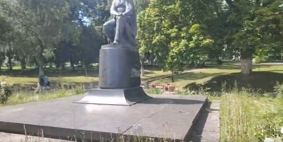 «Как же вам не стыдно?»: жители возмущены состоянием орловских памятников